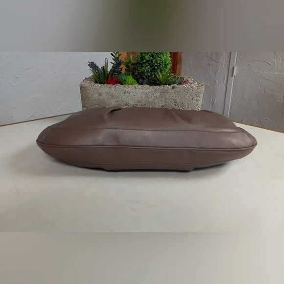 Salvatore Ferragamo, Roxanne Leather Hobo, Gold tone Gancini Hardware - Picture 11 of 14